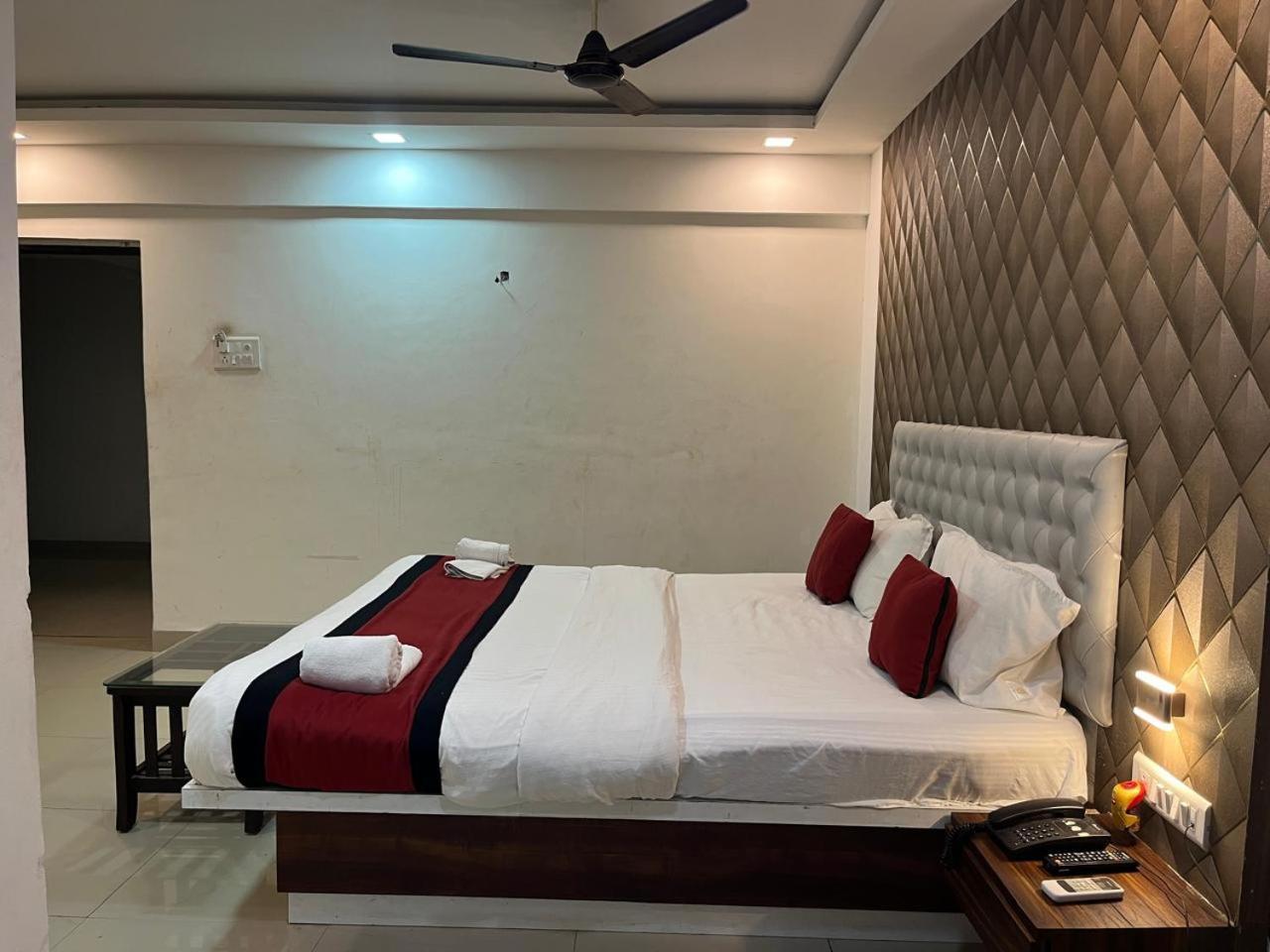 Arsh Executive Inn Дайв Экстерьер фото