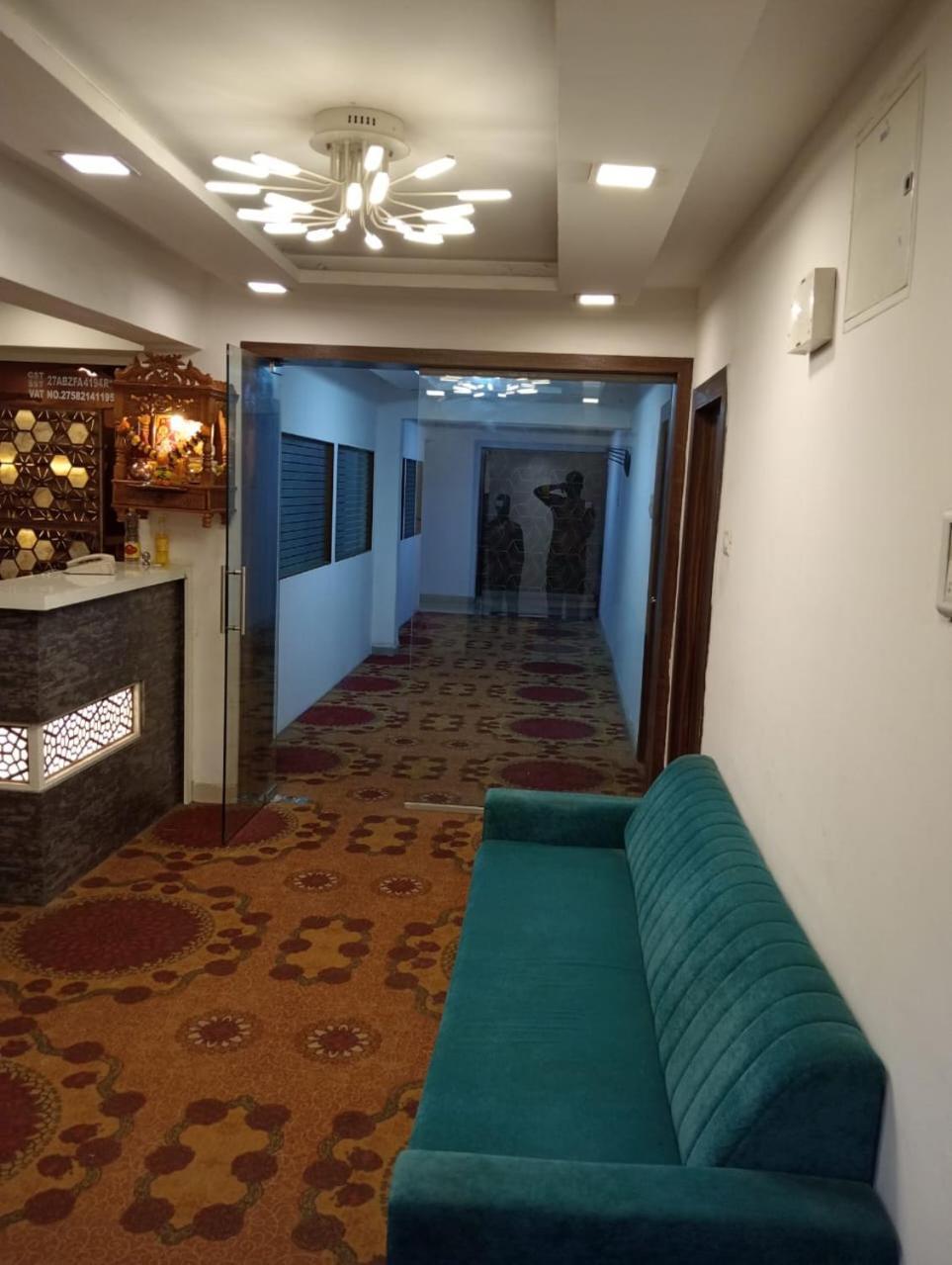 Arsh Executive Inn Дайв Экстерьер фото